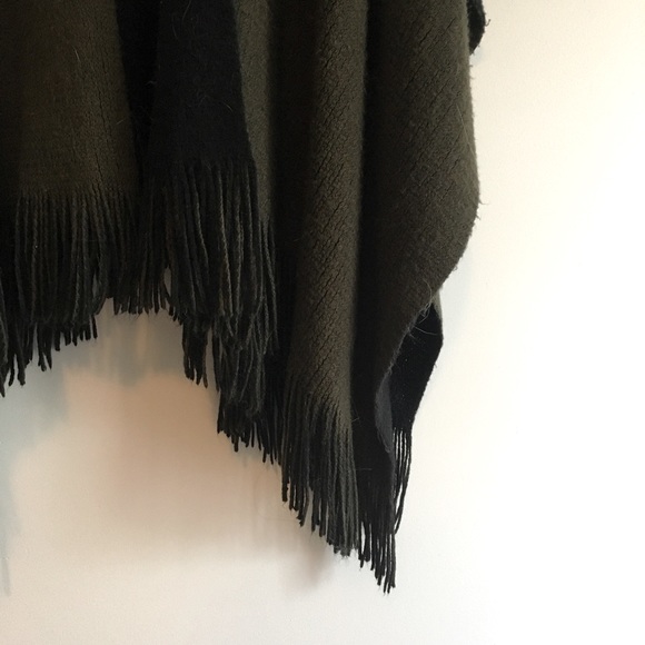 Knit Shawl/Cape - Picture 3 of 3